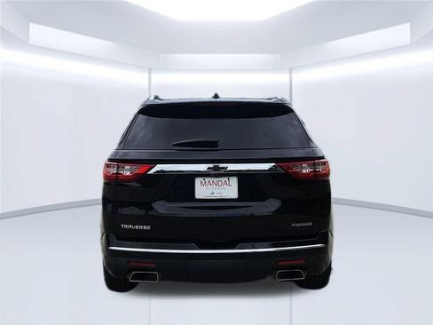 Used 2021 Chevrolet Traverse Premier w/ LPO, Black Accent Package FWD image 6