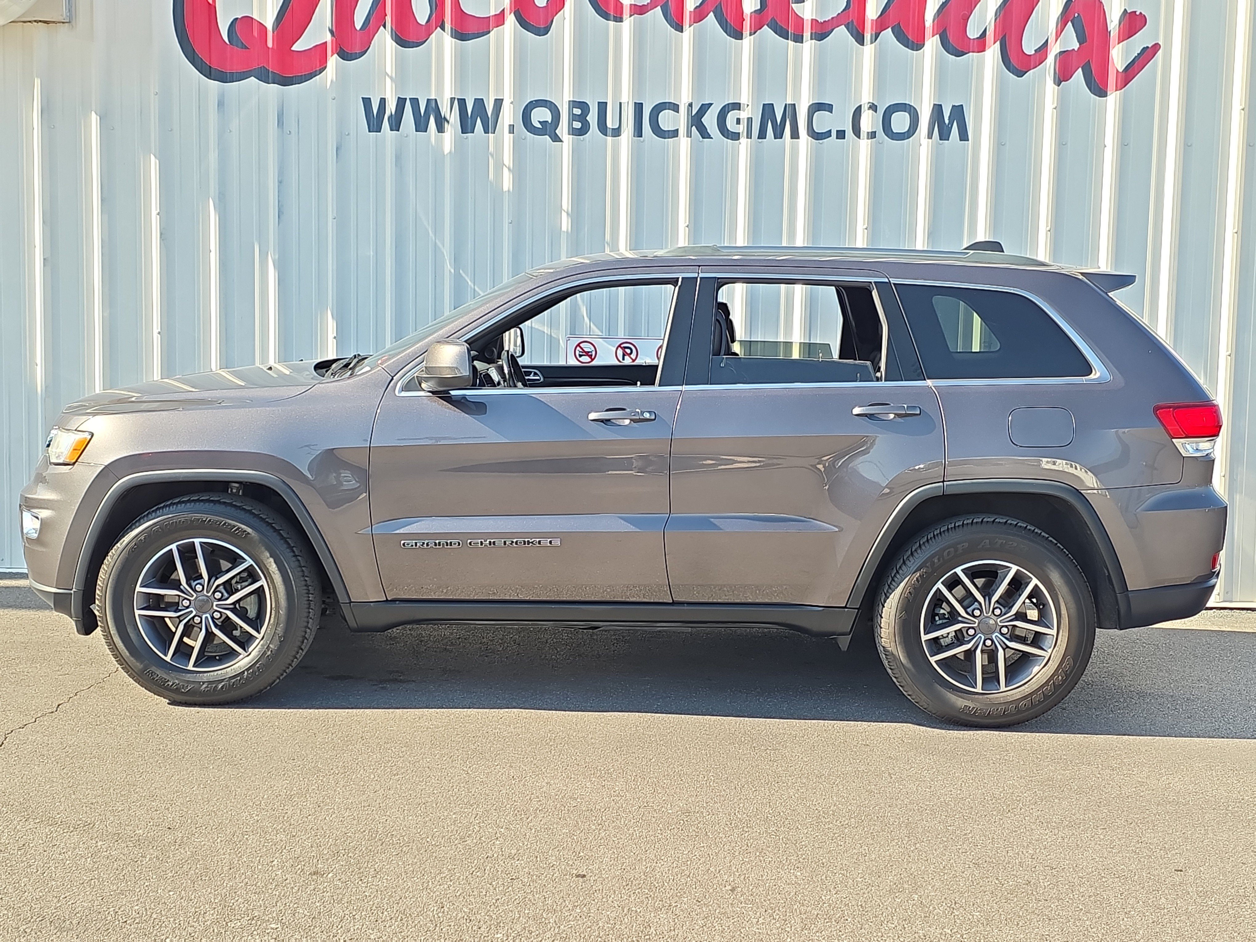 Used 2020 Jeep Grand Cherokee Laredo w/ Laredo X Package RWD image 4