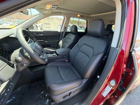 New 2026 Nissan Pathfinder Platinum w/ Lighting Package AWD/4WD image 11