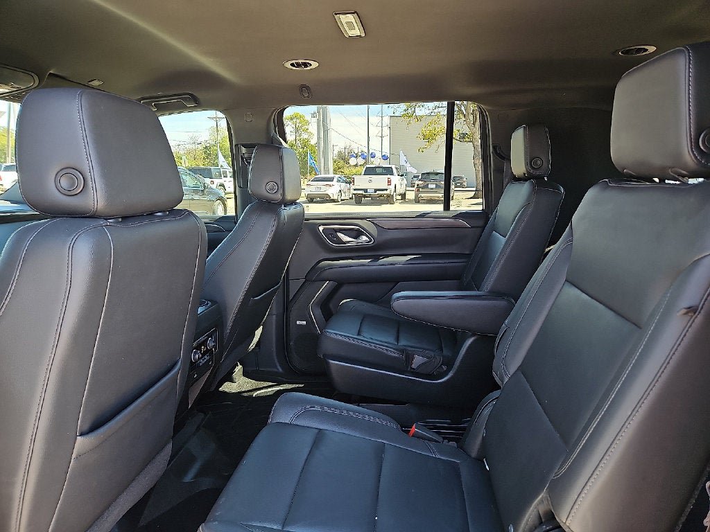 Used 2021 Chevrolet Suburban LT RWD image 17