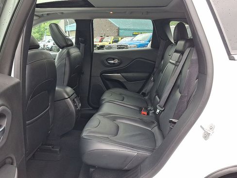 Used 2019 Jeep Cherokee Limited w/ Luxury Group AWD/4WD image 26