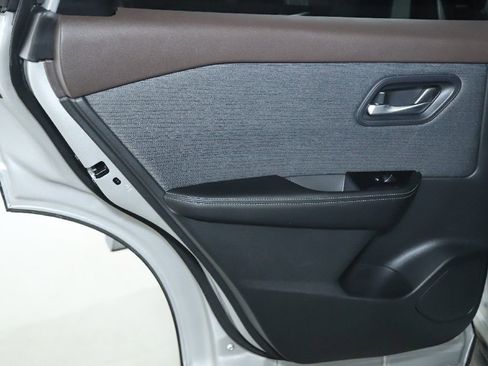 Used 2023 Nissan Rogue SV image 13