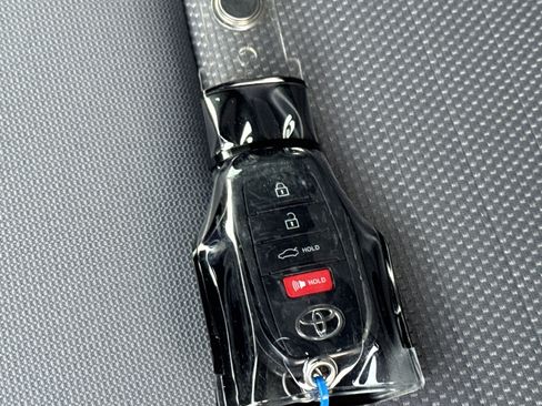 Used 2024 Toyota Corolla SE image 33