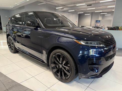 Used 2023 Land Rover Range Rover Sport SE Dynamic image 3