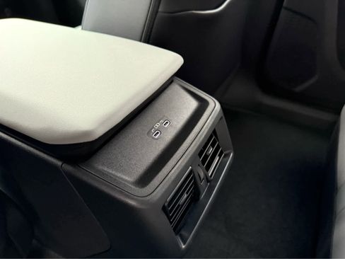 New 2026 Subaru Solterra Premium image 31