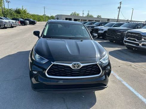 Used 2023 Toyota Highlander LE FWD image 26