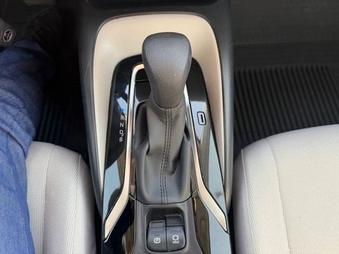 Used 2022 Toyota Corolla LE FWD image 19