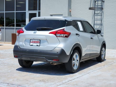 Used 2020 Nissan Kicks S FWD image 8