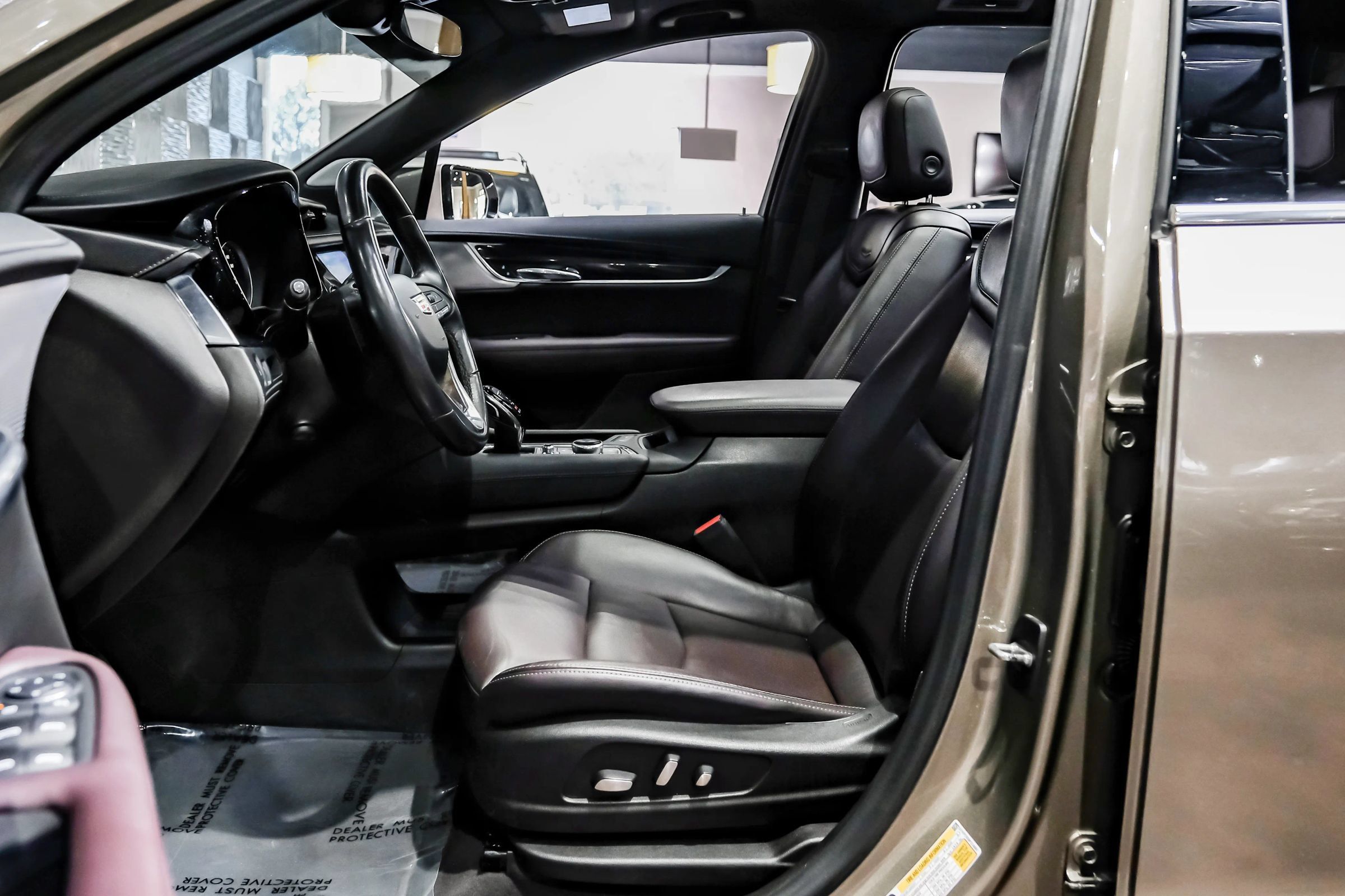 Used 2023 Cadillac XT6 Premium Luxury FWD image 4
