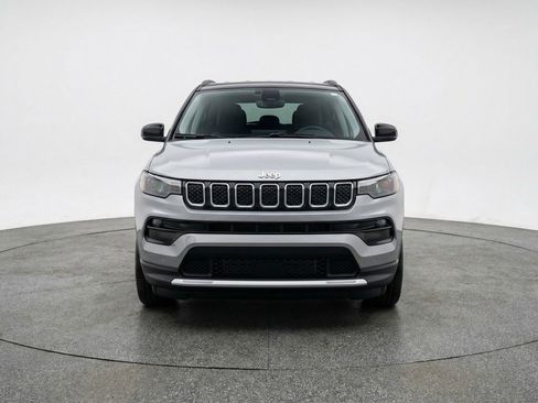 Used 2025 Jeep Compass Limited image 2