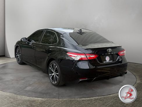 Used 2020 Toyota Camry SE w/ Carpet Mat Package FWD image 5