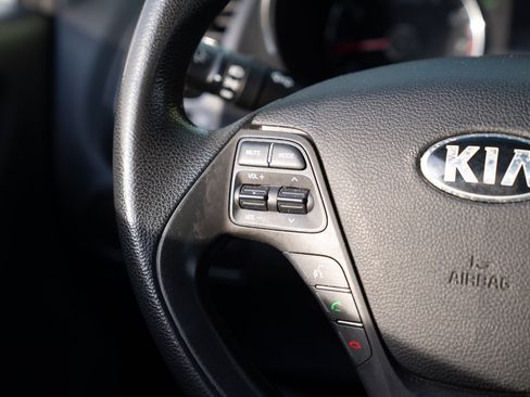 Used 2018 Kia Forte LX image 32