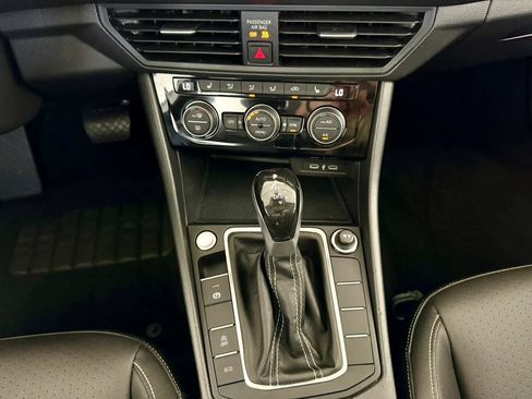 Used 2023 Volkswagen Jetta SE w/ Panoramic Sunroof Package FWD image 28