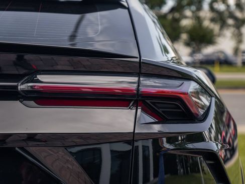 Used 2021 Lamborghini Urus AWD/4WD image 13