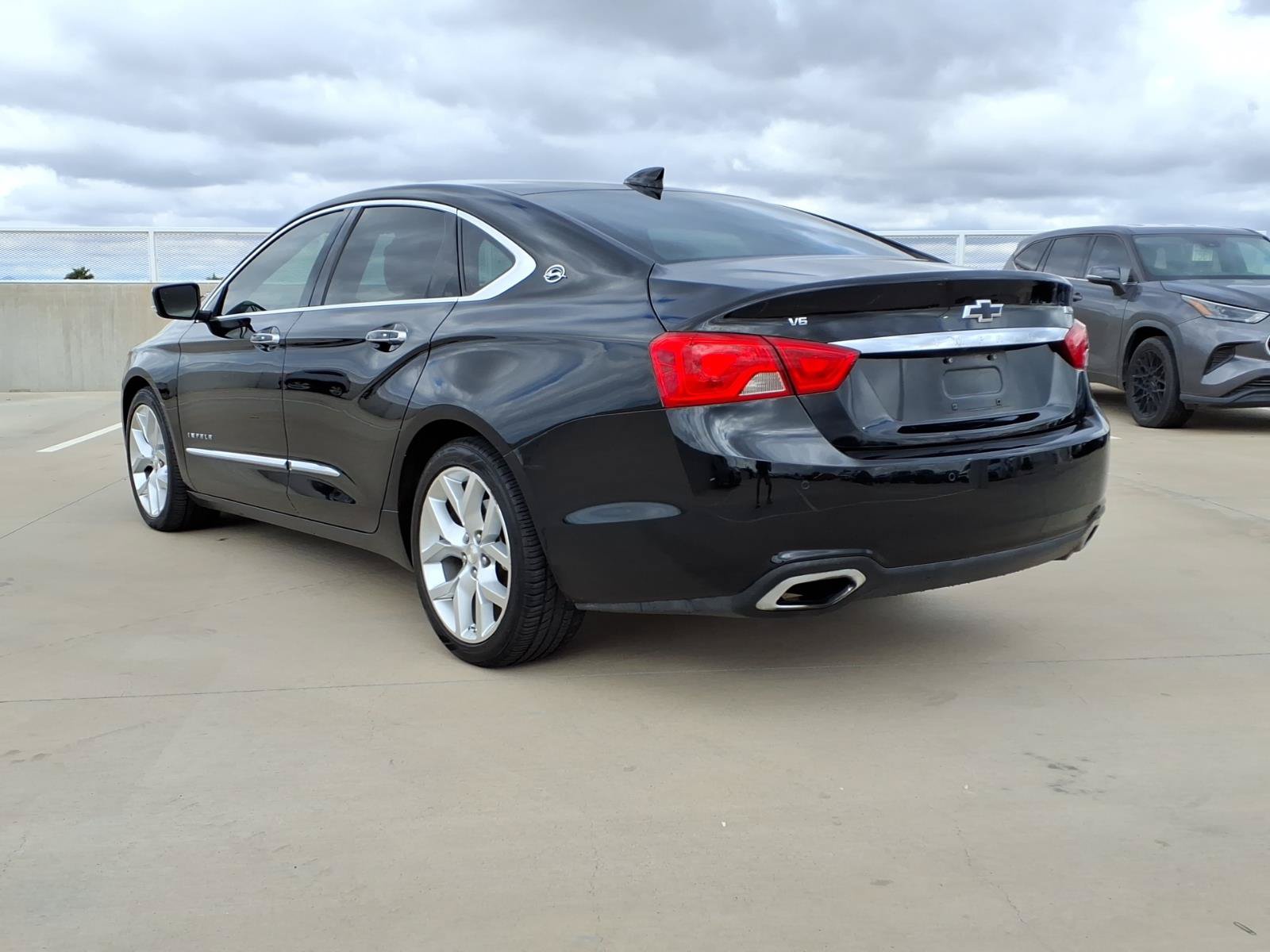 Used 2017 Chevrolet Impala Premier w/ Enhanced Convenience Package FWD image 4