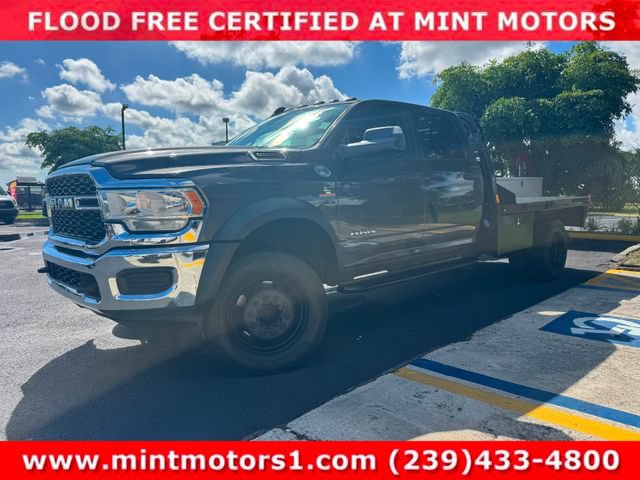 Used 2022 RAM 5500 Tradesman w/ Chrome Appearance Group AWD/4WD image 3