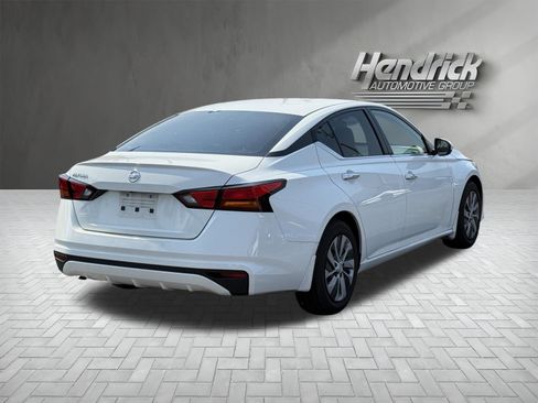 Used 2022 Nissan Altima 2.5 S FWD image 9