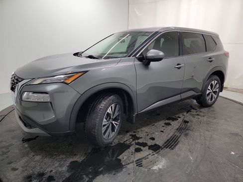Used 2021 Nissan Rogue SV image 3
