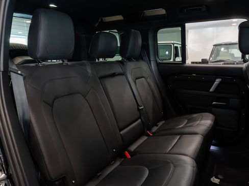 Used 2024 Land Rover Defender 110 V8 AWD/4WD image 18