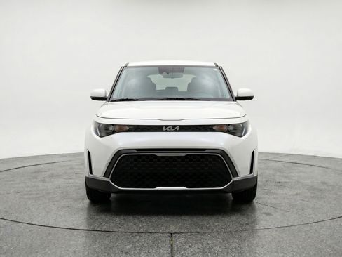Used 2025 Kia Soul LX w/ LX Technology Package FWD image 2