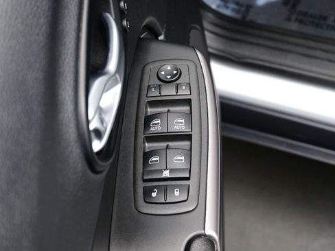 Used 2022 Jeep Cherokee Limited image 11