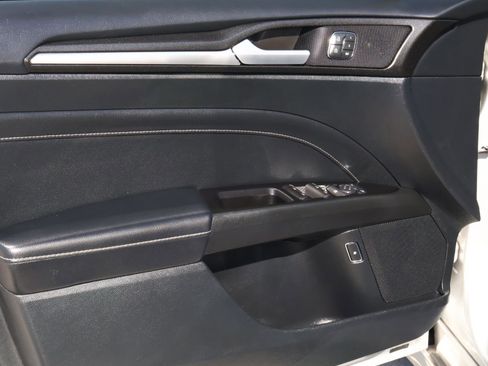 Used 2019 Ford Fusion Titanium image 16