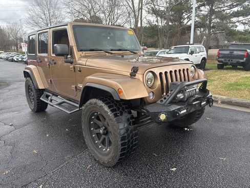 Used 2015 Jeep Wrangler Unlimited Sahara w/ Connectivity Group image 7