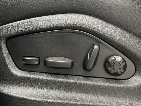 Used 2025 Porsche Cayenne image 12