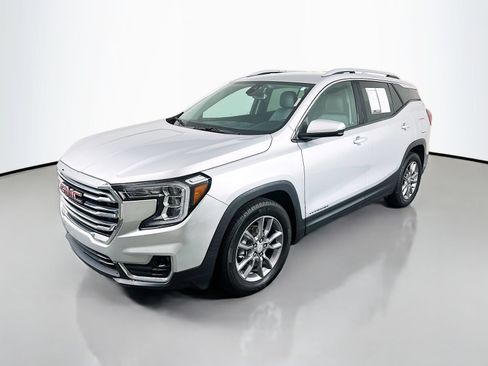 Used 2022 GMC Terrain SLT w/ Infotainment Package II FWD image 3