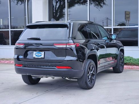 Certified 2024 Jeep Grand Cherokee Altitude image 7