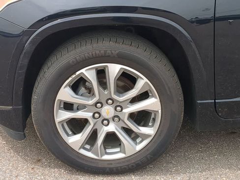 Used 2020 Chevrolet Traverse Premier w/ LPO, Blackout Package AWD/4WD image 13