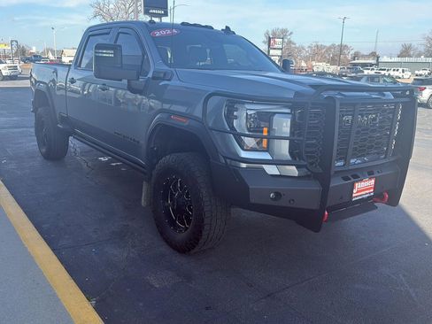 Used 2024 GMC Sierra 2500 AT4X image 10