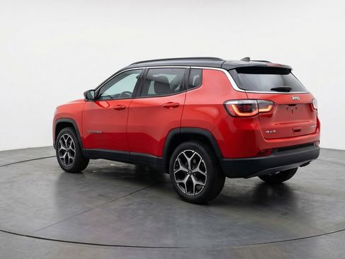 Used 2025 Jeep Compass Limited image 6