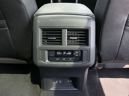 Used 2023 Volkswagen Atlas SE w/ Panoramic Sunroof Package FWD image 37
