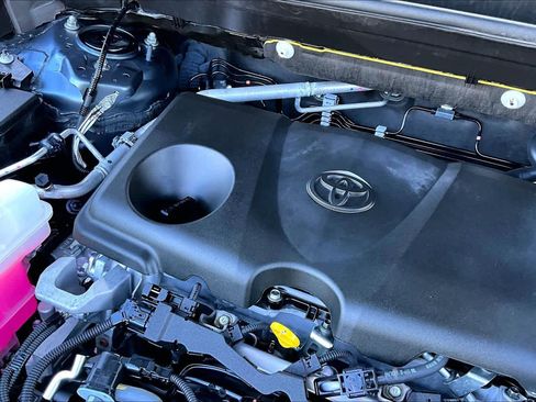 Used 2024 Toyota Venza Limited image 32