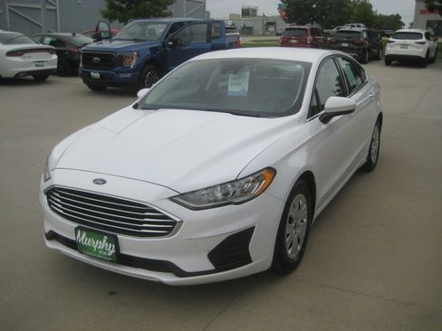 Used 2019 Ford Fusion S FWD image 4