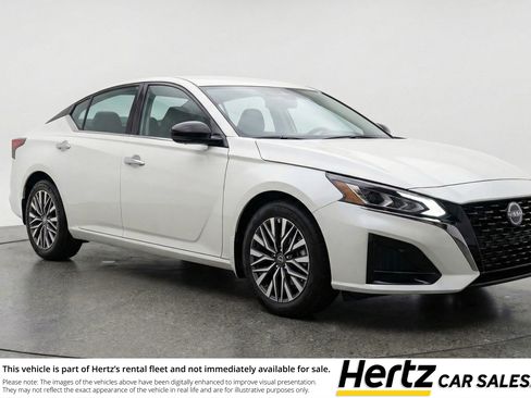Used 2025 Nissan Altima 2.5 SV FWD image 1