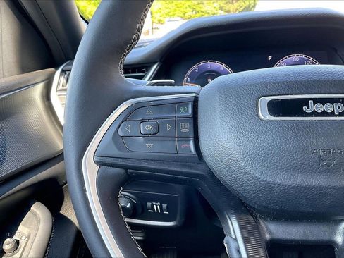 Certified 2023 Jeep Grand Cherokee Altitude AWD/4WD image 30