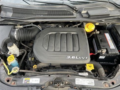 Used 2017 Dodge Grand Caravan SE image 22