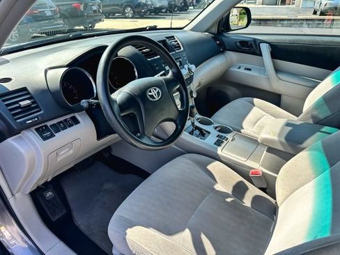 Used 2012 Toyota Highlander FWD image 13