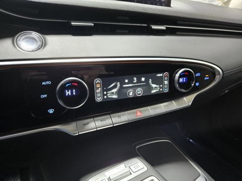 Used 2023 Genesis GV70 2.5T w/ Advanced Package image 28