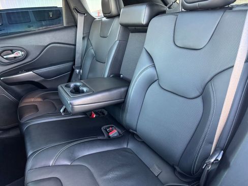 Used 2022 Jeep Cherokee Latitude Lux w/ Sun & Sound Group AWD/4WD image 34