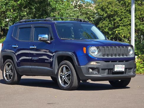 Used 2017 Jeep Renegade Altitude AWD/4WD image 9