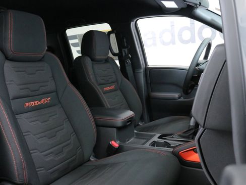 Used 2025 Nissan Frontier PRO-4X image 30