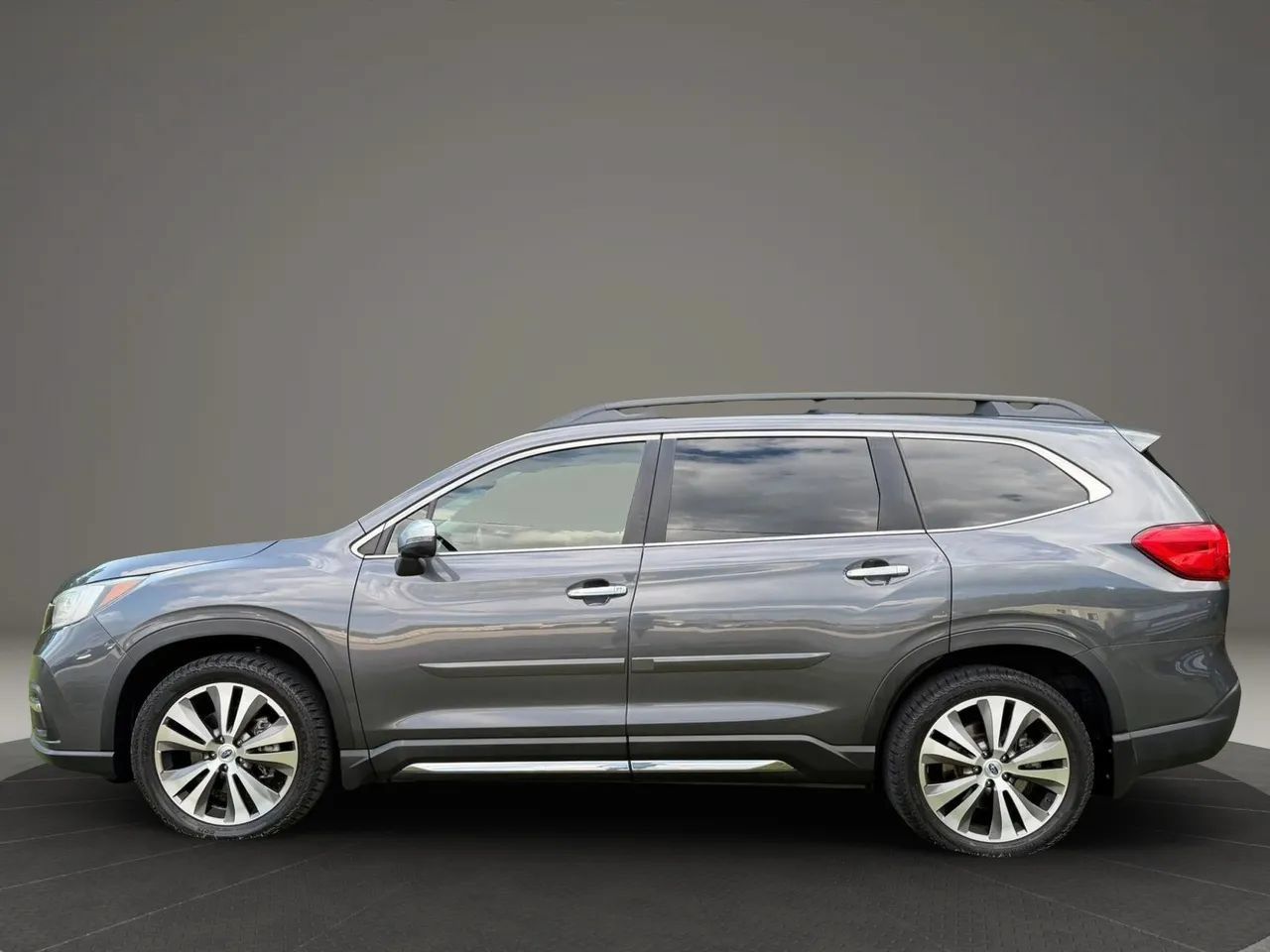Used 2019 Subaru Ascent Touring w/ Popular Package #3 AWD/4WD image 2