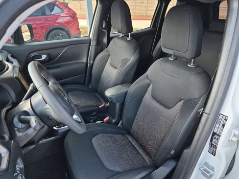 Used 2023 Jeep Renegade Latitude AWD/4WD image 13