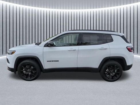 Used 2025 Jeep Compass Latitude w/ Altitude Special Edition AWD/4WD image 13