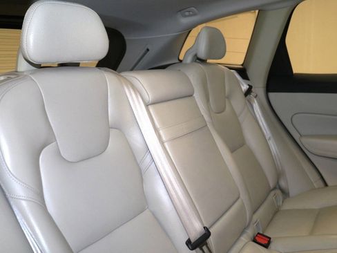 Used 2019 Volvo XC60 T5 Momentum w/ Premium Package image 80