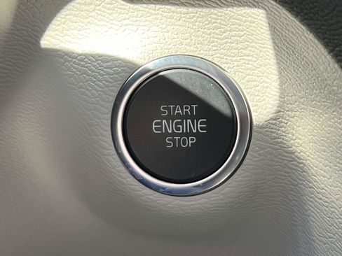 Used 2026 Volvo XC40 B5 Ultra w/ Climate Package image 26