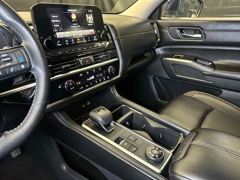 Used 2023 Nissan Pathfinder SL AWD/4WD image 30